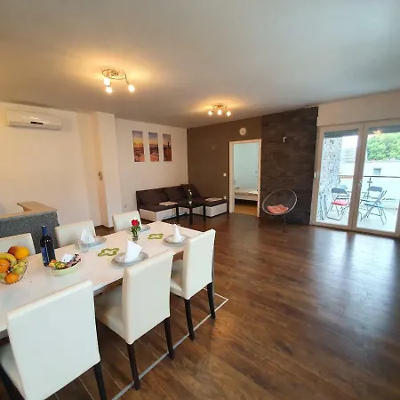 Lara Apartment